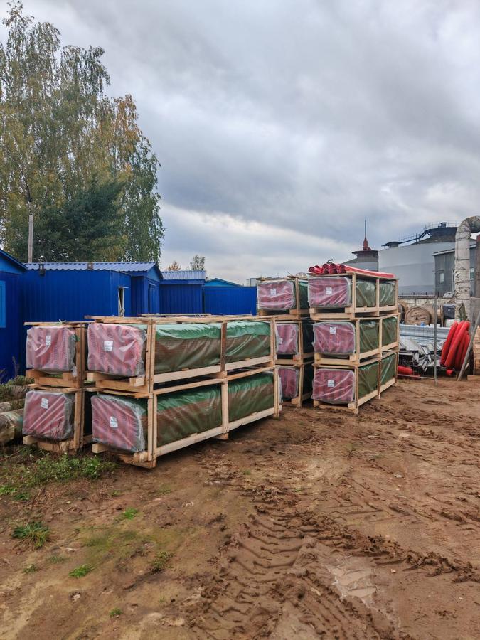 Склад: партии труб в обрешётке